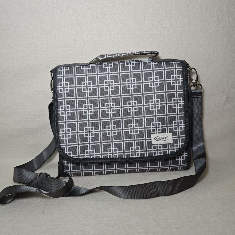 Graco NEW Change N Carry Portable / Travel Changing Pad + Organizer Storage